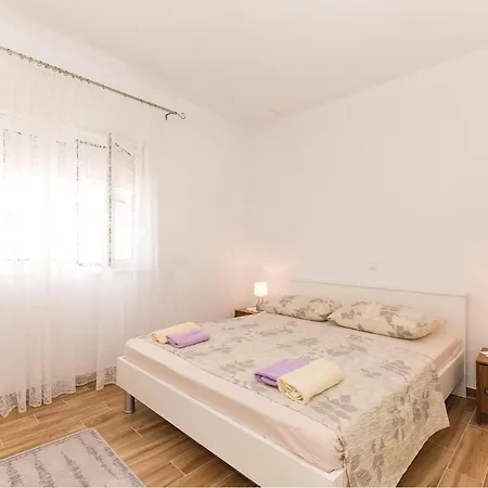 2 Bedroom Stunning In Apartamento *
